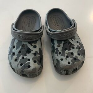 Crocs gray camouflage